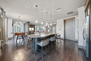 Dining - Bright 2BR/2BA Tampa Haven: Productivity & Relaxation (Tampa)