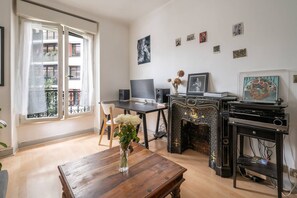 Apartment - Charmant Appartement une Chambre Buttes Chaumon (Paris)
