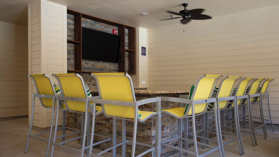 Landing Modern 1bd, Game Room, Gym