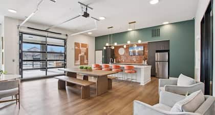 Landing Modern 1BD in Gateway Crossing