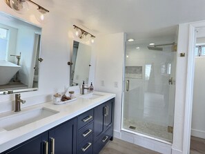 Shower, hair dryer, towels - Shelly Shores: Quiet Retreat—Pet OK, Steps to Pier & Town! (Pismo Beach)
