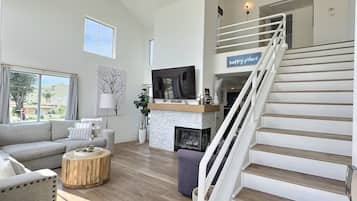 Smart TV, fireplace