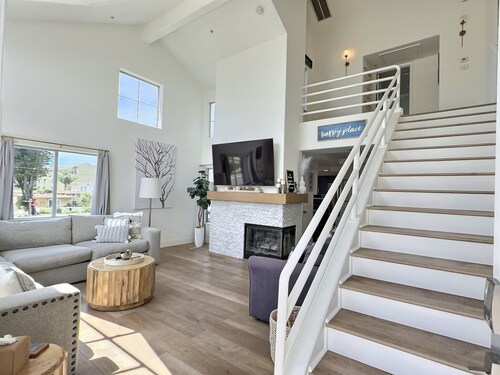 Shelly Shores: Quiet Retreat—Pet OK, Steps to Pier & Town!