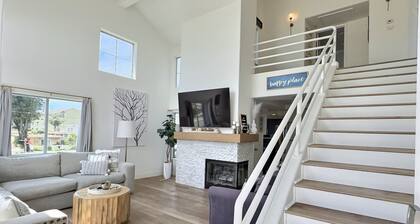 Shelly Shores: Quiet Retreat—Pet OK, Steps to Pier & Town!