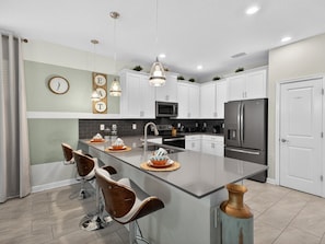 Coffee/tea maker, fridge, microwave, oven - 17 Guest Storey Lake Disney Pool Mansion - Themed LED games room and more! (Kissimmee)
