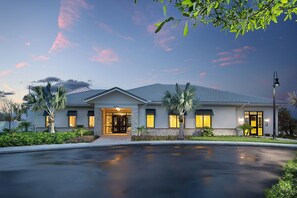 Exterior - Spacious 5 Bdrm 4 Bath Storey Lake Resort Townhome. 4216 (Kissimmee)