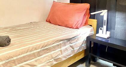 Room-cozy Room in Morley Near Airport