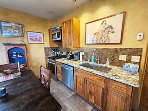 Fridge, microwave, oven, stovetop - Upscale with Perfect Location and Amazing 360⁰ Views (Arroyo Seco)
