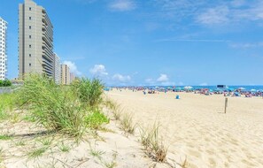 On the beach - Beachfront 1 BR 1.5 BA Unit with a Pool and Fantastic Ocean Views! (Ocean City)