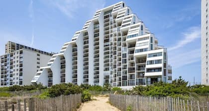 Beachfront 1 BR 1.5 BA Unit with a Pool and Fantastic Ocean Views!
