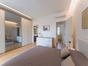 3 chambres, lit parapluie