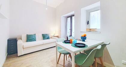 Beautiful apartment for 2 guests with A/C, WIFI, TV and balcony