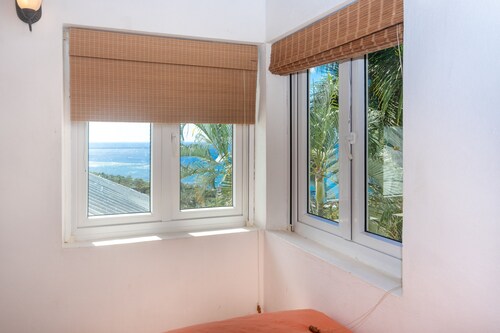 Top Ridge Views 2 Bedroom Home