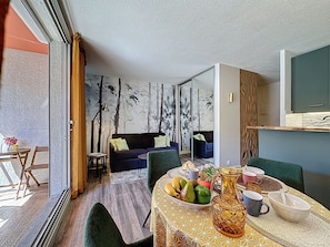 Unclassified image, 3 of 31, button - ISIS II by Interhome (La Grande Motte)