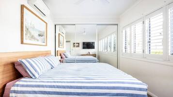 3 bedrooms, desk, free WiFi, bed sheets