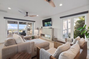 Smart TV - Luxury Oceanfront 2 bed | Hot Tub + Private Deck (Saint Augustine)