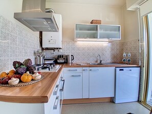 Fridge, microwave, dishwasher, cookware/dishes/utensils - Le Grand Large by Interhome (Cagnes-sur-Mer)