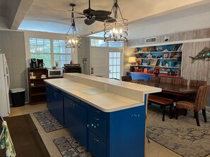 Fridge, microwave, oven, dishwasher - Huge Private Pool, Single Level Easy Access, 2 Golf Carts Included, Pet Friendly - 276 Tarpon Blvd (Fripp Island)