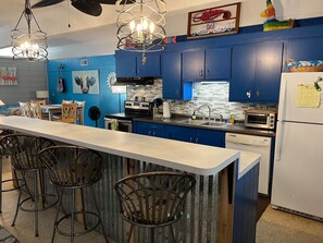 Fridge, microwave, oven, dishwasher - Huge Private Pool, Single Level Easy Access, 2 Golf Carts Included, Pet Friendly - 276 Tarpon Blvd (Fripp Island)