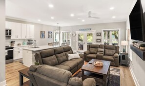 TV - Charleston-Style Retreat, Golf Cart Included, Overlooking Ocean Creek Golf Course, 698 Bonito (Fripp Island)