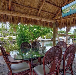 Outdoor dining - Gulfside Yellowtail Retreat (Marathon)
