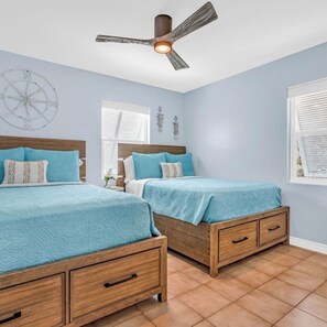 3 habitaciones, escritorio, tabla de planchar con plancha y wifi gratis