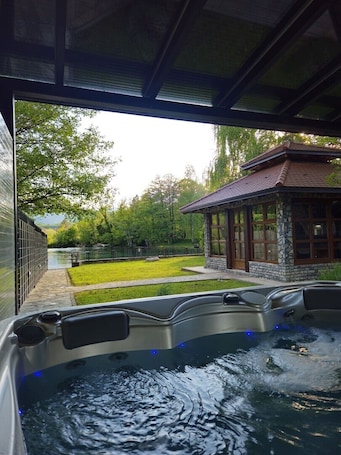 Outdoor spa tub. Villa ENT / Apartment 2 with Jacuzzi