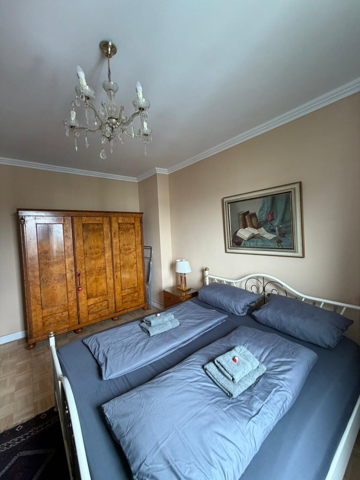 4 bedrooms, in-room safe, desk, iron/ironing board