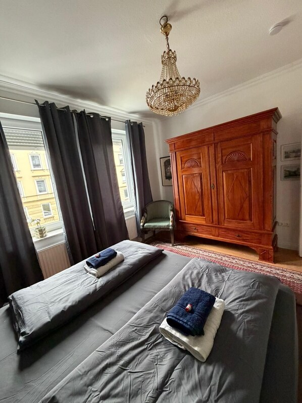 4 bedrooms, in-room safe, desk, iron/ironing board
