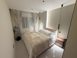 Iron/ironing board, Internet, bed sheets