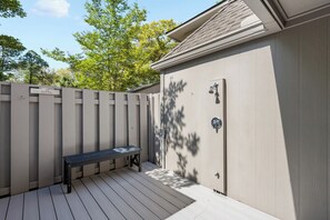 Terrace/patio - Stones Throw to the Shore (Hilton Head Island)