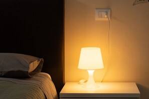 2 bedrooms, iron/ironing board, free WiFi, bed sheets - Renovated 1BR w/Balcony | WiFi | Self Check-in (Torino)