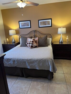 3 bedrooms, iron/ironing board, WiFi, bed sheets - Spacious 3-bedroom condo near beautiful Sabino Canyon with AC pool, spa and gym. (Tucson)