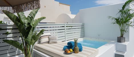 Villa, Multiple Beds, Air conditioning | Outdoor spa tub