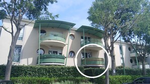 A multi-story building with balconies, surrounded by trees and greenery. - Charming T2 near Avignon festival (Montfavet)