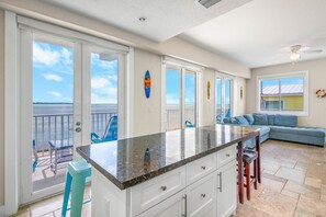 Interior - Ocean Views, Pool, 45’ Dock, Kayaks & 3 Suites (Marathon)