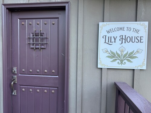 Pacific Coast Highway Lily House