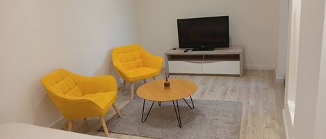 1 dormitorio, escritorio, wifi gratis y ropa de cama