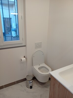 Handdukar, tvål och toalettpapper