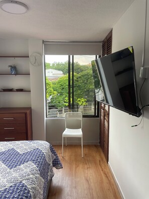 1 bedroom, iron/ironing board, Internet, bed sheets - Cozy studio apartment in the Eucharistic Quarter. (Cali)