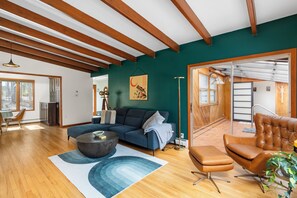 Living area - Private wooded retreat with modern interiors and inviting outdoor living spaces (Doylestown)
