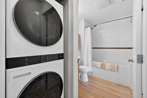Hair dryer, towels, soap, shampoo - Spectacular View 1 Bdrm in Amenity Filled Resort (West Kelowna)