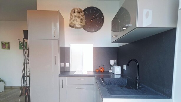 A modern kitchen with a sink, a coffee maker, and a toaster. - La Grange de Marie studio 2 persons (Monampteuil)