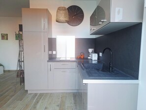 Private kitchen - La Grange de Marie studio 2 persons (Monampteuil)