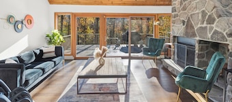 Modern Mountain Retreat: 4-bedroom house near Windham ski resort