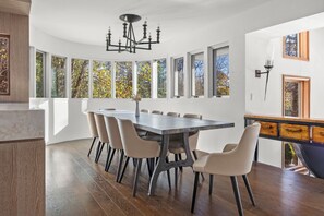 Dining - Modern Mountain Retreat: 4-bedroom house near Windham ski resort (Windham)