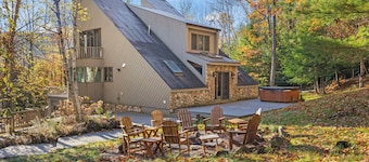 Modern Mountain Retreat: 4-bedroom house near Windham ski resort