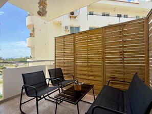 Property grounds - Coastal 2BR Apt in Mackenzie Steps from Beach (Makenzy)