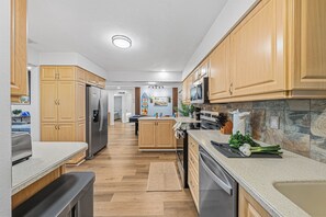 Fridge, microwave, oven, stovetop - 6 King Suites | Pool + Game Room Oasis Near Beaches (Seminole)