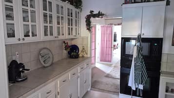 Micro-ondes, four, plaque de cuisson, lave-vaisselle